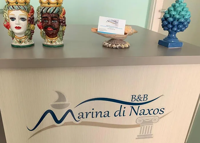 לינה וארוחת בוקר Marina Di Naxos